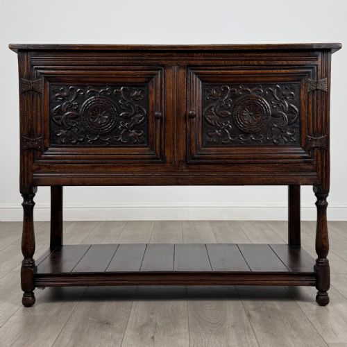 antique 18th century good quality carved oak cupboard - CATEGORY: ANTIQUE CUPBOARDS - DATED GEORGIAN