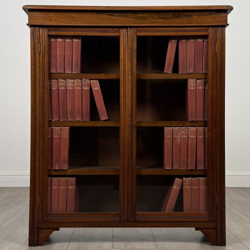 antique 20th century good quality display cabinet in walnut - CATEGORY: ANTIQUE CABINETS - DATED EDWARDIAN