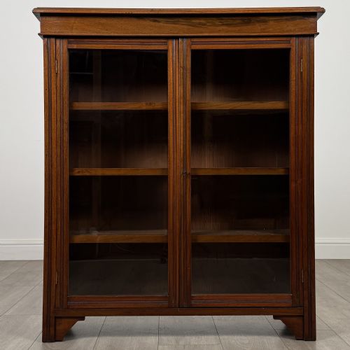 ANTIQUE 20TH CENTURY GOOD QUALITY DISPLAY CABINET IN WALNUT - ADDITIONAL PHOTO 1