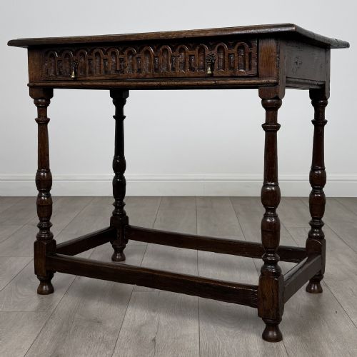 ANTIQUE 18TH CENTURY FINE QUALITY SIDE TABLE IN OAK - ADDITIONAL PHOTO 1