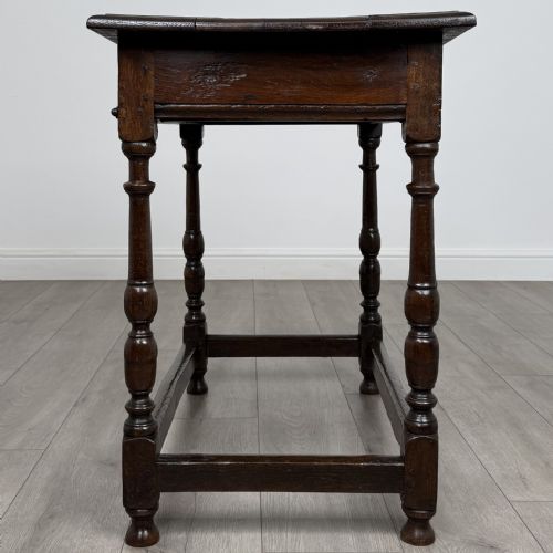 ANTIQUE 18TH CENTURY FINE QUALITY SIDE TABLE IN OAK - ADDITIONAL PHOTO 2