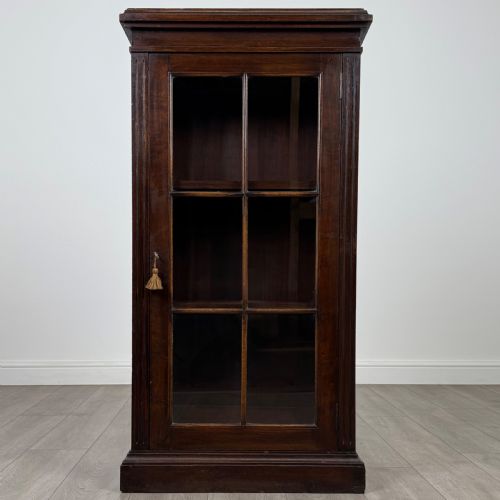 ANTIQUE 20TH CENTURY SMALL OAK DISPLAY CABINET OF GOOD QUALITY - ADDITIONAL PHOTO 1