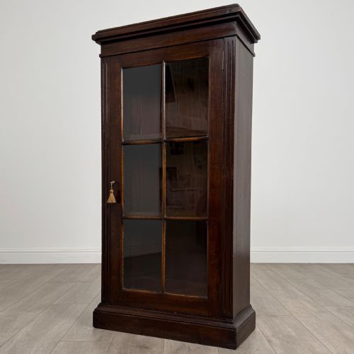 ANTIQUE 20TH CENTURY SMALL OAK DISPLAY CABINET OF GOOD QUALITY - ADDITIONAL PHOTO 3