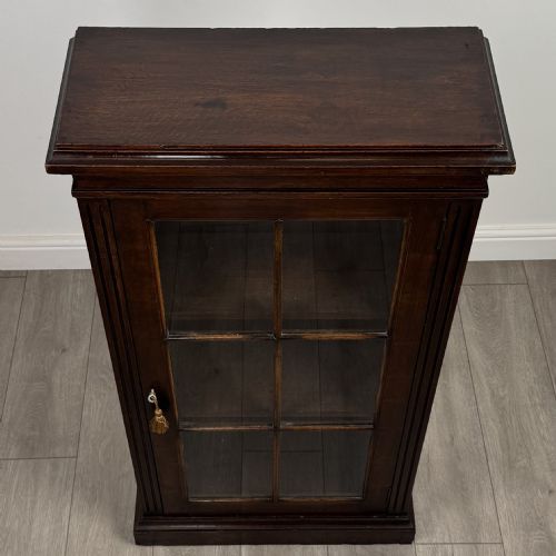 ANTIQUE 20TH CENTURY SMALL OAK DISPLAY CABINET OF GOOD QUALITY - ADDITIONAL PHOTO 10