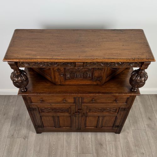 ANTIQUE 20TH CENTURY GOOD QUALITY COURT CUPBOARD IN OAK - ADDITIONAL PHOTO 9