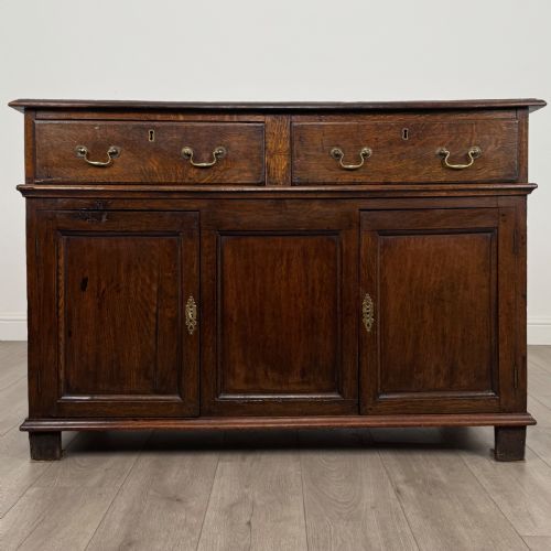 antique 18th century good quality cupboard in oak - CATEGORY: ANTIQUE CUPBOARDS - DATED GEORGIAN