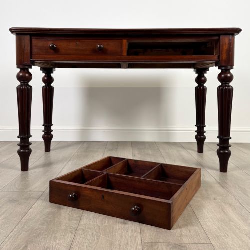 ANTIQUE 19TH CENTURY FINE QUALITY WRITING TABLE IN MAHOGANY - ADDITIONAL PHOTO 10