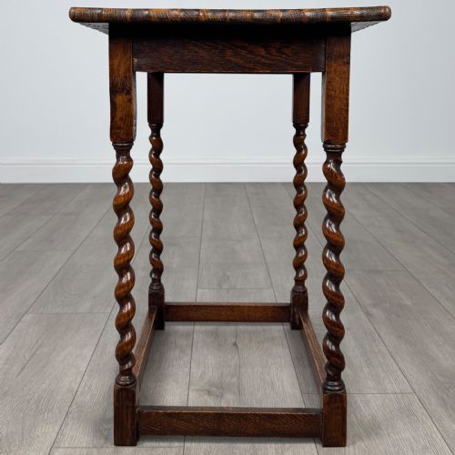ANTIQUE 20TH CENTURY GOOD QUALITY SIDE TABLE IN OAK - ADDITIONAL PHOTO 2