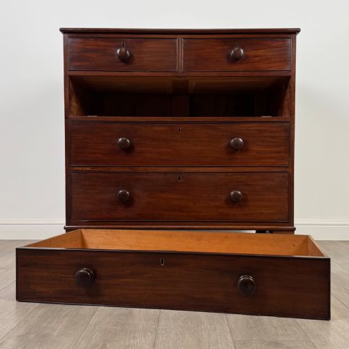 ANTIQUE 18TH CENTURY FINE QUALITY MAHOGANY CHEST OF DRAWERS - ADDITIONAL PHOTO 9