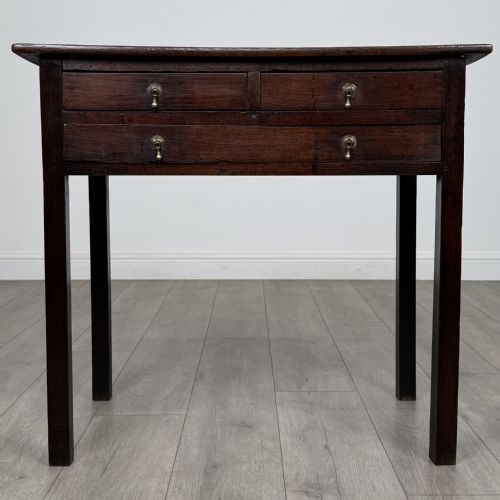antique 18th century fine quality side table in oak - CATEGORY: ANTIQUE TABLES - DATED GEORGIAN