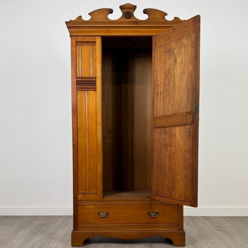 ANTIQUE 19TH CENTURY GOOD QUALITY WARDROBE IN GOLDEN OAK - ADDITIONAL PHOTO 1