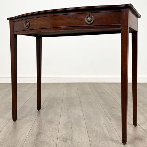ANTIQUE 18TH CENTURY BOW FRONT WRITING TABLE IN MAHOGANY - ADDITIONAL PHOTO 1