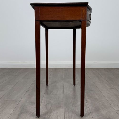 ANTIQUE 18TH CENTURY BOW FRONT WRITING TABLE IN MAHOGANY - ADDITIONAL PHOTO 6