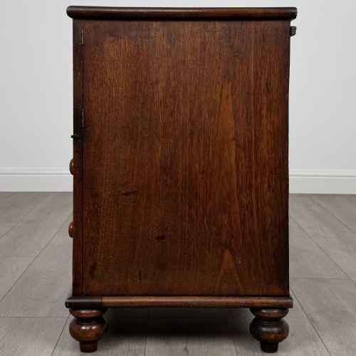 ANTIQUE 18TH CENTURY SMALL OAK CUPBOARD OF GOOD QUALITY - ADDITIONAL PHOTO 3