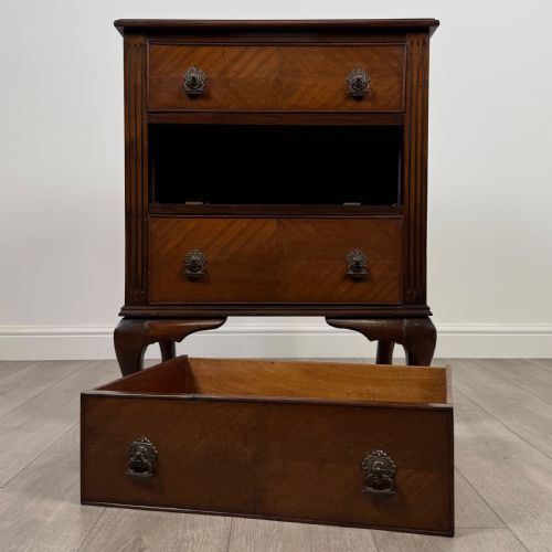 ANTIQUE 20TH CENTURY SMALL MAHOGANY CHEST OF DRAWERS - ADDITIONAL PHOTO 9
