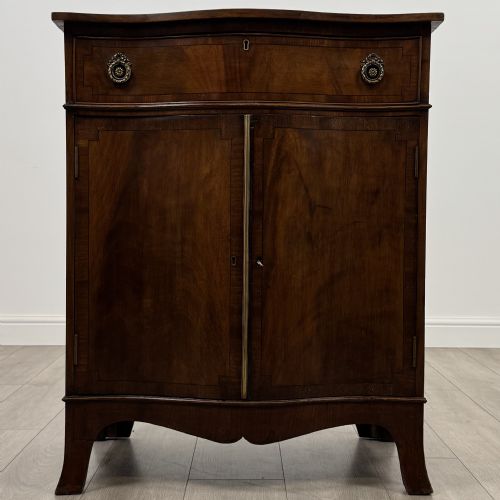 antique 19th century serpentine cupboard in mahogany - CATEGORY: ANTIQUE SIDEBOARDS - DATED VICTORIAN