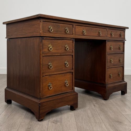 ANTIQUE 20TH CENTURY FINE QUALITY PEDESTAL DESK IN WALNUT - ADDITIONAL PHOTO 7
