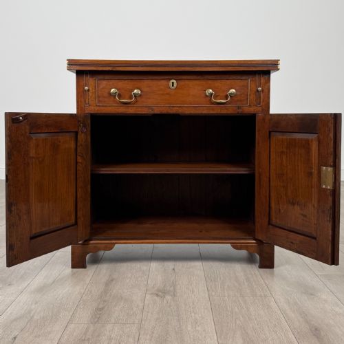 ANTIQUE 20TH CENTURY BACHELORS CHEST IN MAHOGANY - ADDITIONAL PHOTO 2