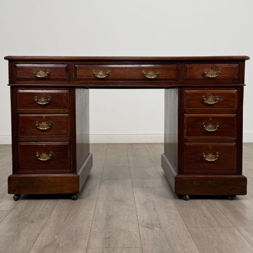 antique 19th century good quality pedestal desk in mahogany - CATEGORY: ANTIQUE DESKS - DATED VICTORIAN