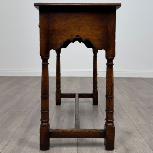 ANTIQUE 20TH CENTURY GOOD QUALITY SIDE TABLE IN OAK - ADDITIONAL PHOTO 2