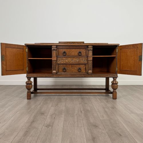 ANTIQUE 20TH CENTURY FINE QUALITY CARVED OAK SIDEBOARD - ADDITIONAL PHOTO 1