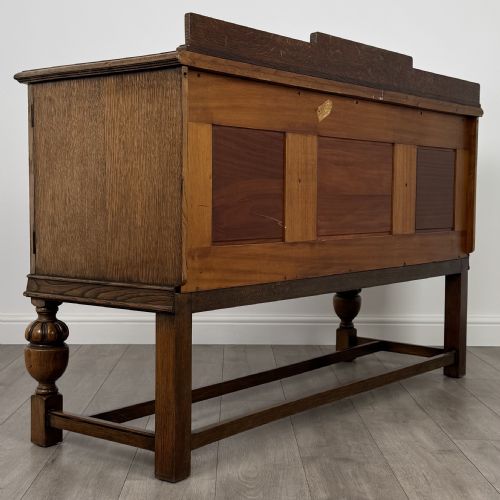 ANTIQUE 20TH CENTURY FINE QUALITY CARVED OAK SIDEBOARD - ADDITIONAL PHOTO 4