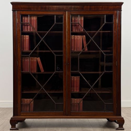 antique 20th century good quality display cabinet in mahogany - CATEGORY: ANTIQUE BOOKCASES - DATED EDWARDIAN