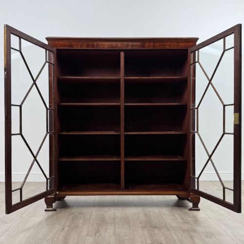 ANTIQUE 20TH CENTURY GOOD QUALITY DISPLAY CABINET IN MAHOGANY - ADDITIONAL PHOTO 2