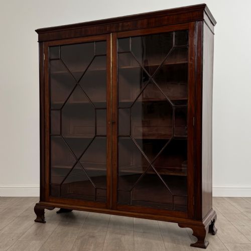 ANTIQUE 20TH CENTURY GOOD QUALITY DISPLAY CABINET IN MAHOGANY - ADDITIONAL PHOTO 3