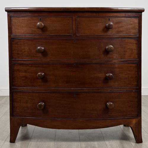 antique 18th century bow front chest of drawers in mahogany - CATEGORY: ANTIQUE CHEST OF DRAWERS - DATED GEORGIAN