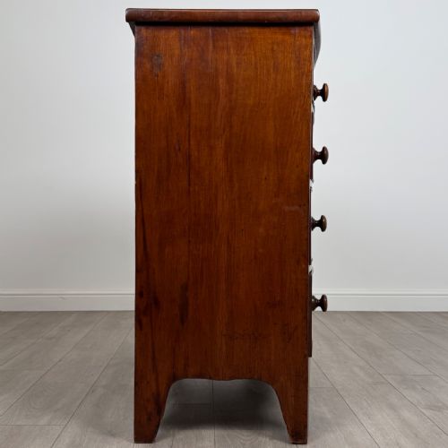 ANTIQUE 18TH CENTURY BOW FRONT CHEST OF DRAWERS IN MAHOGANY - ADDITIONAL PHOTO 6