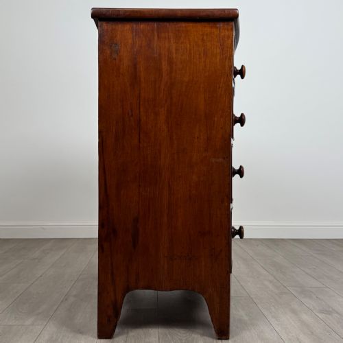 ANTIQUE 18TH CENTURY BOW FRONT CHEST OF DRAWERS IN MAHOGANY - ADDITIONAL PHOTO 7