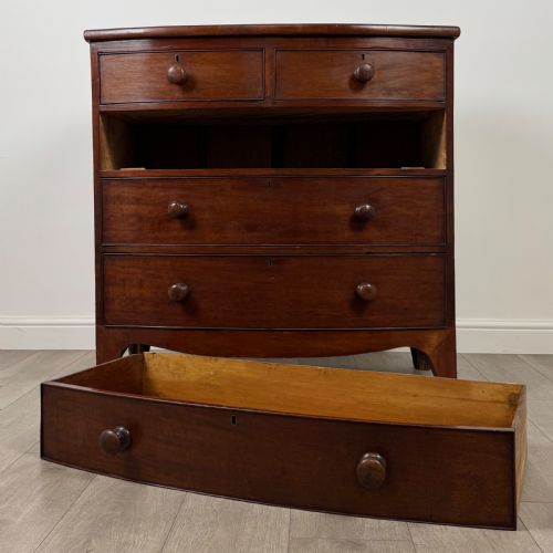 ANTIQUE 18TH CENTURY BOW FRONT CHEST OF DRAWERS IN MAHOGANY - ADDITIONAL PHOTO 10