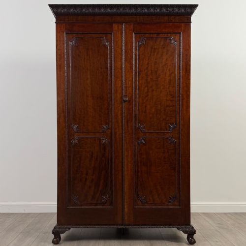 antique 18th century fine quality wardrobe in mahogany - CATEGORY: ANTIQUE WARDROBES - DATED GEORGIAN