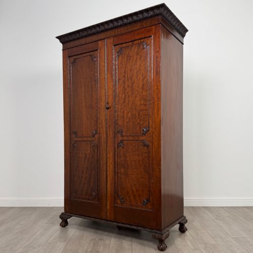 ANTIQUE 18TH CENTURY FINE QUALITY WARDROBE IN MAHOGANY - ADDITIONAL PHOTO 2