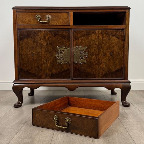 ANTIQUE 20TH CENTURY GOOD QUALITY CUPBOARD IN BURR WALNUT - ADDITIONAL PHOTO 10