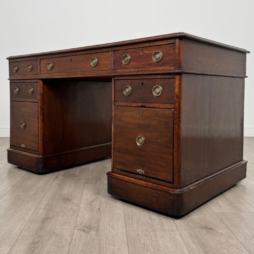 ANTIQUE 19TH CENTURY GOOD QUALITY PEDESTAL DESK IN MAHOGANY - ADDITIONAL PHOTO 1