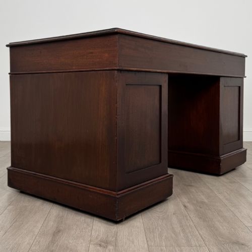 ANTIQUE 19TH CENTURY GOOD QUALITY PEDESTAL DESK IN MAHOGANY - ADDITIONAL PHOTO 3