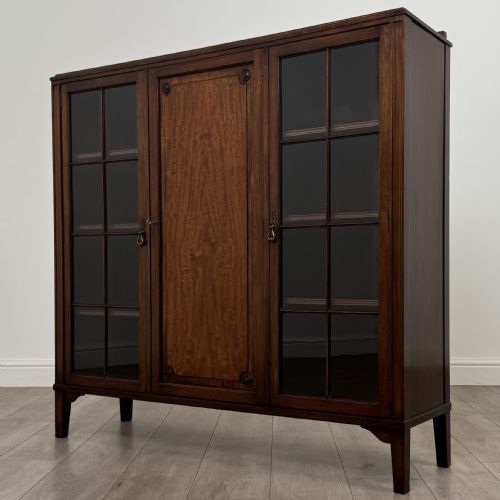 ANTIQUE 20TH CENTURY FINE QUALITY DISPLAY CABINET IN MAHOGANY - ADDITIONAL PHOTO 3