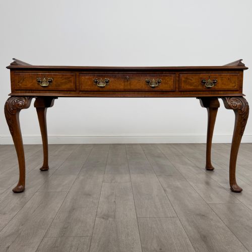 antique 19th century fine quality writing table in burr walnut - CATEGORY: ANTIQUE TABLES - DATED VICTORIAN