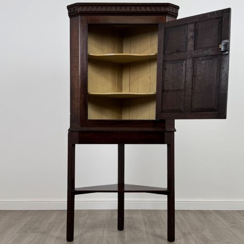 ANTIQUE 18TH CENTURY GOOD QUALITY CORNER CABINET IN OAK - ADDITIONAL PHOTO 1