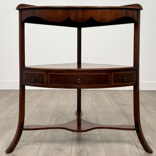 antique 18th century fine quality corner stand in mahogany - CATEGORY: ANTIQUE FURNITURE - DATED GEORGIAN