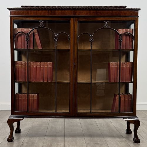 antique 20th century good quality display cabinet in mahogany - CATEGORY: ANTIQUE CABINETS - DATED EDWARDIAN