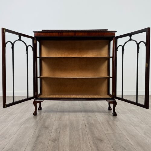 ANTIQUE 20TH CENTURY GOOD QUALITY DISPLAY CABINET IN MAHOGANY - ADDITIONAL PHOTO 2
