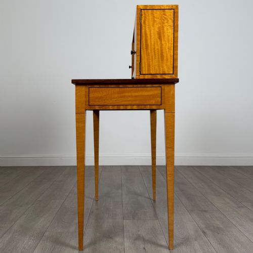 ANTIQUE 20TH CENTURY FINE QUALITY SATINWOOD WRITING TABLE - ADDITIONAL PHOTO 3