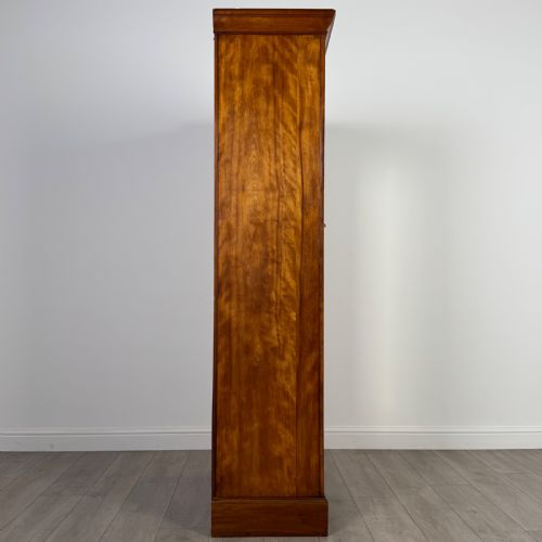 ANTIQUE 20TH CENTURY FINE QUALITY WARDROBE IN BURR WALNUT - ADDITIONAL PHOTO 7