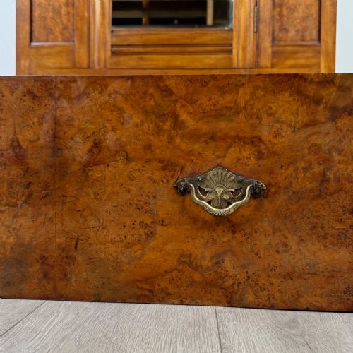 ANTIQUE 20TH CENTURY FINE QUALITY WARDROBE IN BURR WALNUT - ADDITIONAL PHOTO 10