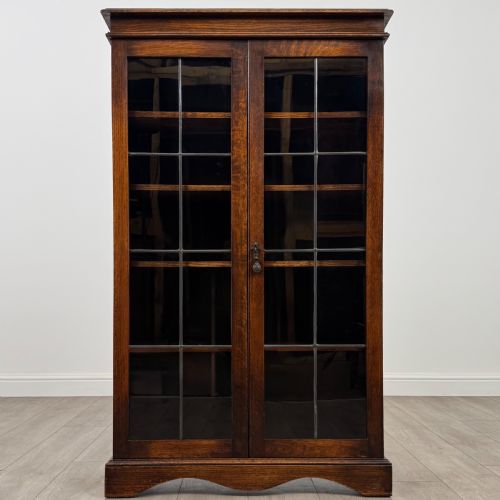 antique 20th century oak display cabinet of good quality - CATEGORY: ANTIQUE BOOKCASES - DATED EDWARDIAN