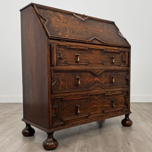 ANTIQUE 20TH CENTURY FINE QUALITY JACOBEAN BUREAU IN OAK - ADDITIONAL PHOTO 8