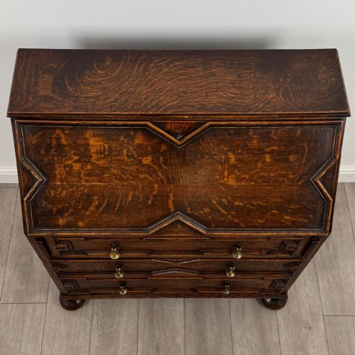 ANTIQUE 20TH CENTURY FINE QUALITY JACOBEAN BUREAU IN OAK - ADDITIONAL PHOTO 9